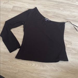 LuLu’s One shoulder top